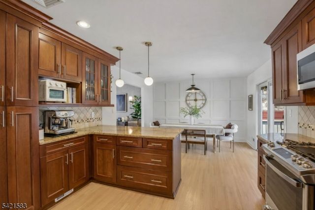 27 Garden Oval, Springfield Twp., NJ 07081