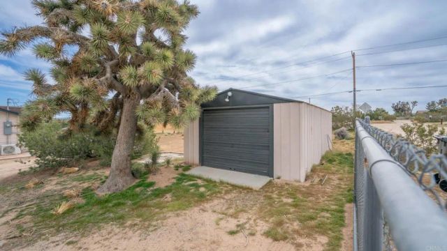 57222 Hillcrest Dr, Yucca Valley, CA 92284