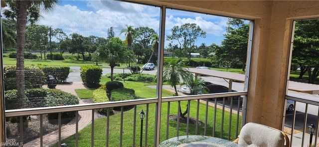 1075 Foxfire LN 201, Naples, FL 34104