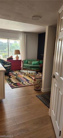 1075 Foxfire LN 201, Naples, FL 34104