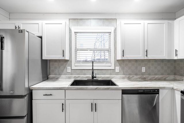 514 Gainey Dr, Oak Grove, KY 42262