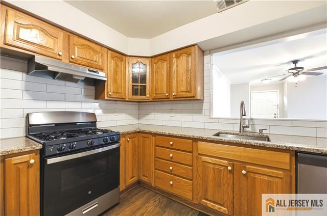 151 Wyndham Place, Robbinsville, NJ 08691