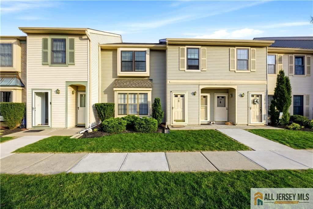 151 Wyndham Place, Robbinsville, NJ 08691