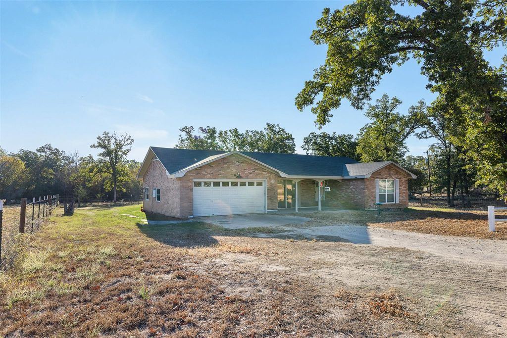 139 Fm 696, Elgin, TX 78621