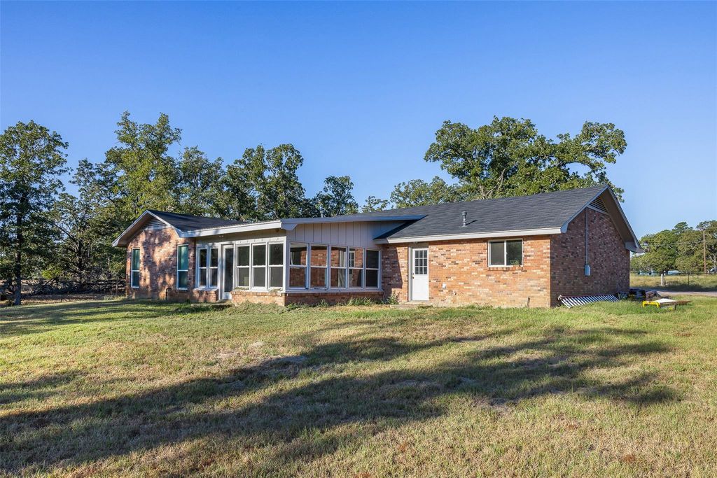 139 Fm 696, Elgin, TX 78621