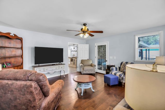 1917 Graceland Dr, Goodlettsville, TN 37072