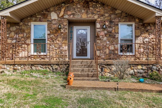 1917 Graceland Dr, Goodlettsville, TN 37072