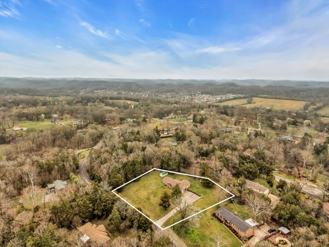 1917 Graceland Dr, Goodlettsville, TN 37072