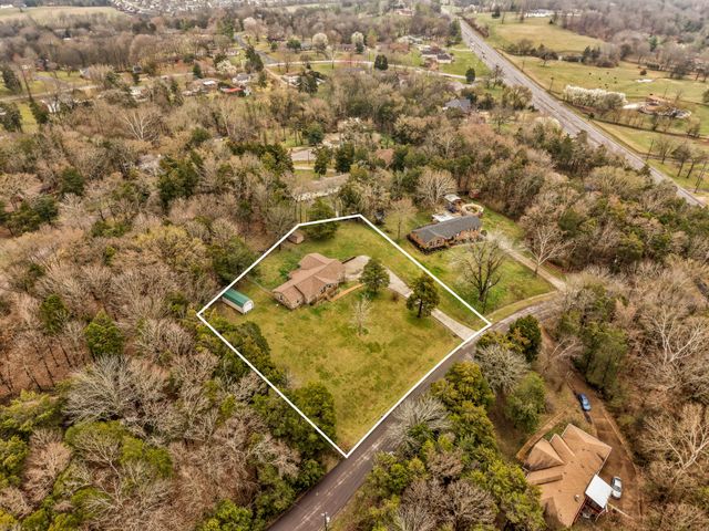 1917 Graceland Dr, Goodlettsville, TN 37072