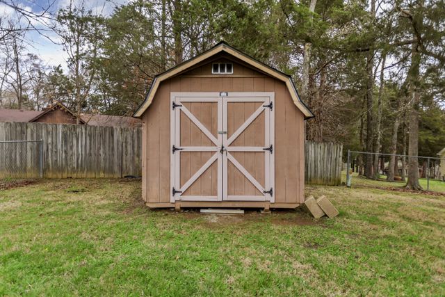 1917 Graceland Dr, Goodlettsville, TN 37072