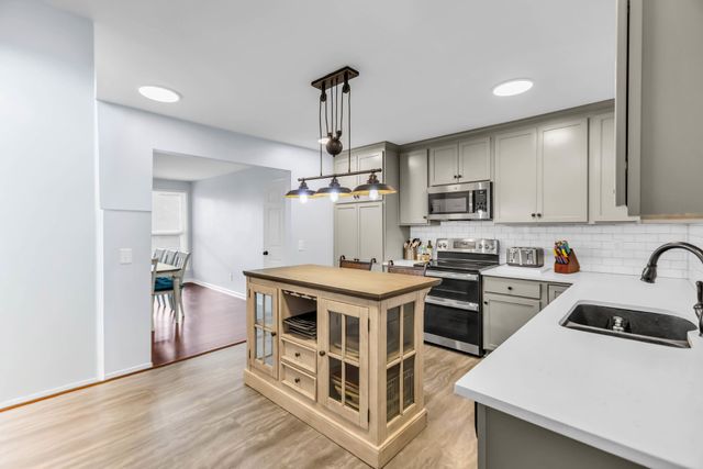 1917 Graceland Dr, Goodlettsville, TN 37072