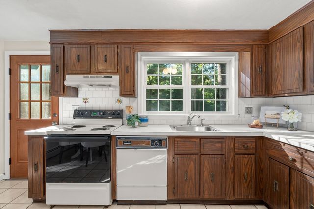 7 Tara Road, Southborough, MA 01772