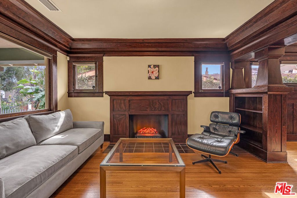 Image 10 of property listing at 1331 N Cherokee Avenue, Los Angeles, CA 90028