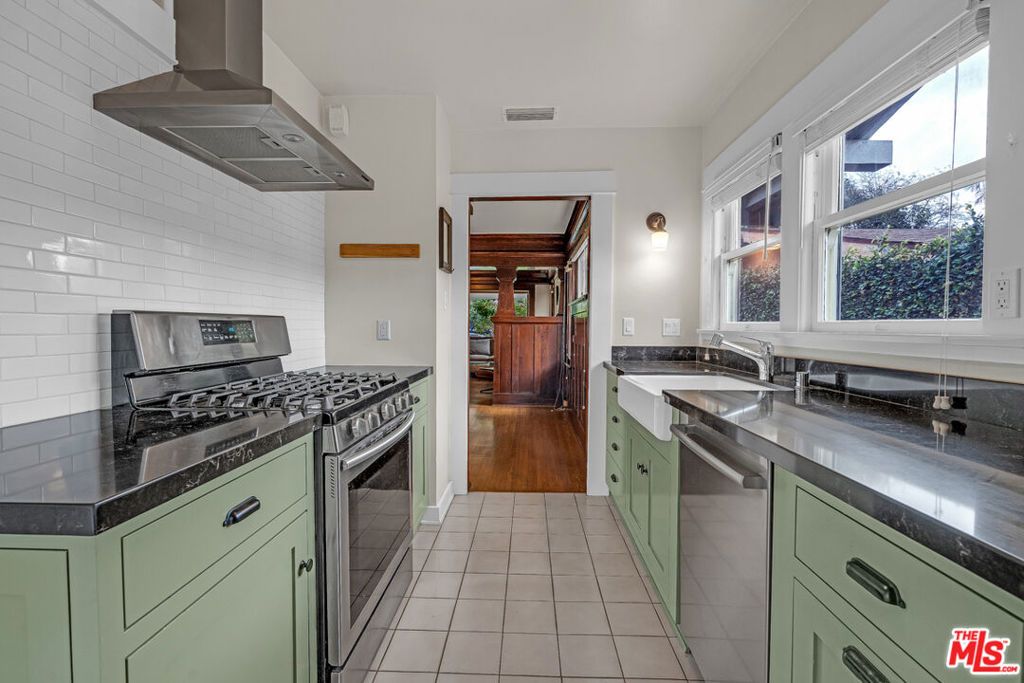 Image 16 of property listing at 1331 N Cherokee Avenue, Los Angeles, CA 90028