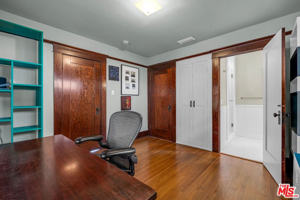 Image 19 of property listing at 1331 N Cherokee Avenue, Los Angeles, CA 90028