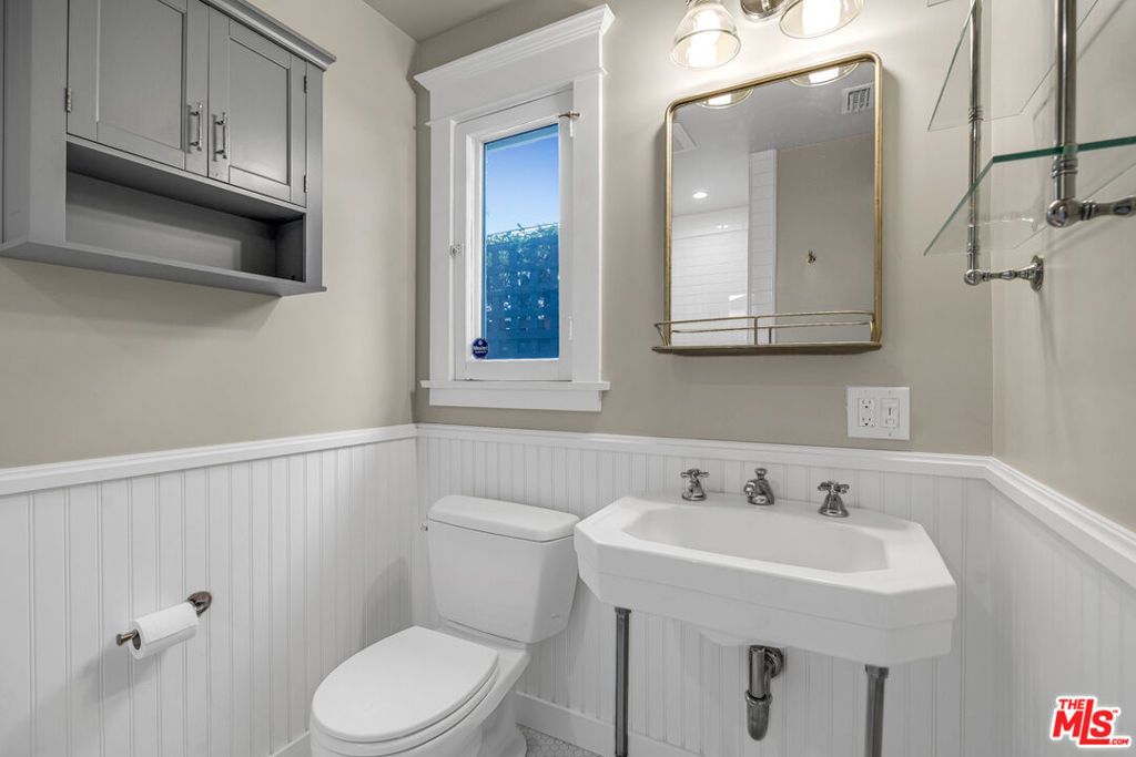 Image 20 of property listing at 1331 N Cherokee Avenue, Los Angeles, CA 90028