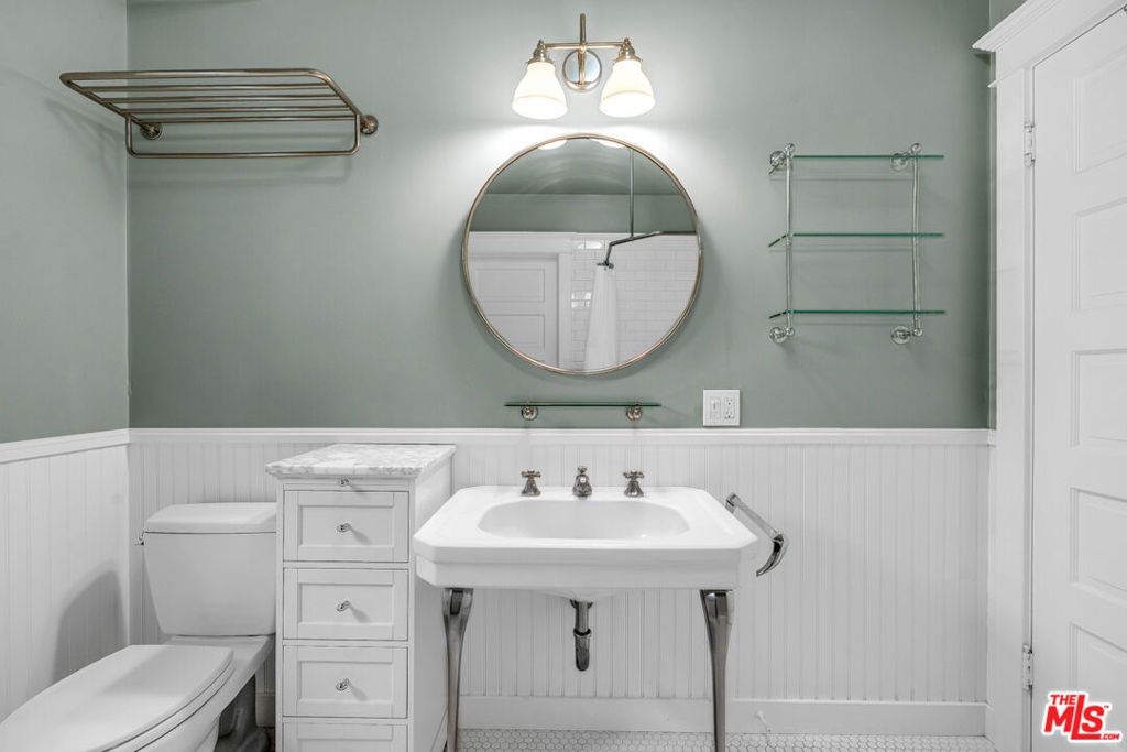 Image 24 of property listing at 1331 N Cherokee Avenue, Los Angeles, CA 90028