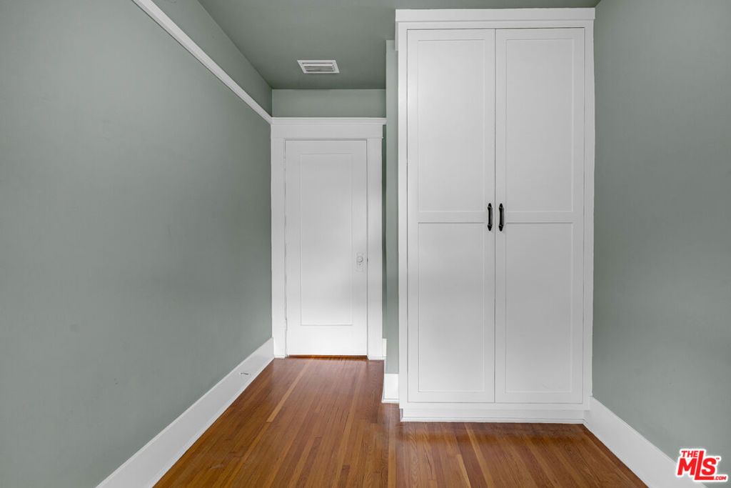 Image 26 of property listing at 1331 N Cherokee Avenue, Los Angeles, CA 90028