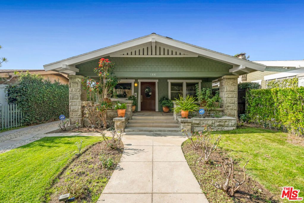 Image 3 of property listing at 1331 N Cherokee Avenue, Los Angeles, CA 90028