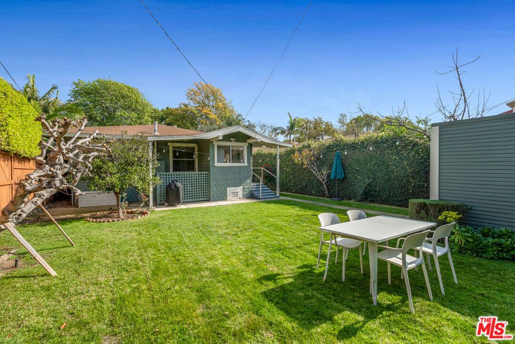 Image 30 of property listing at 1331 N Cherokee Avenue, Los Angeles, CA 90028
