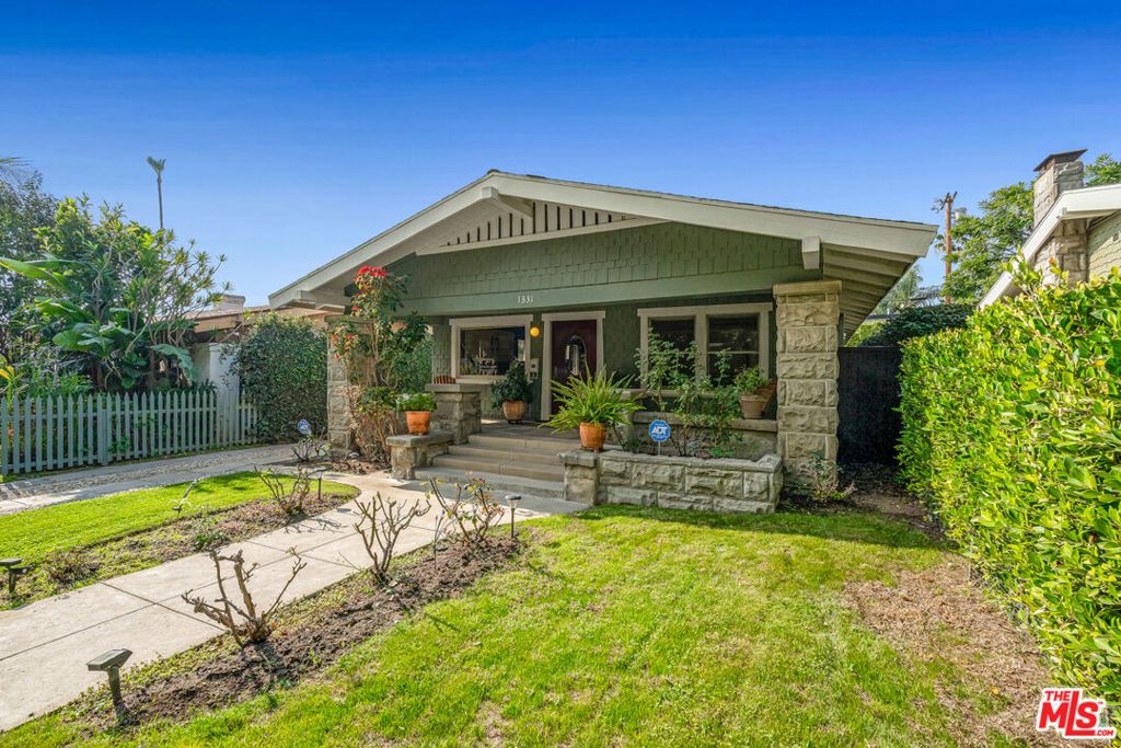 Image 4 of property listing at 1331 N Cherokee Avenue, Los Angeles, CA 90028