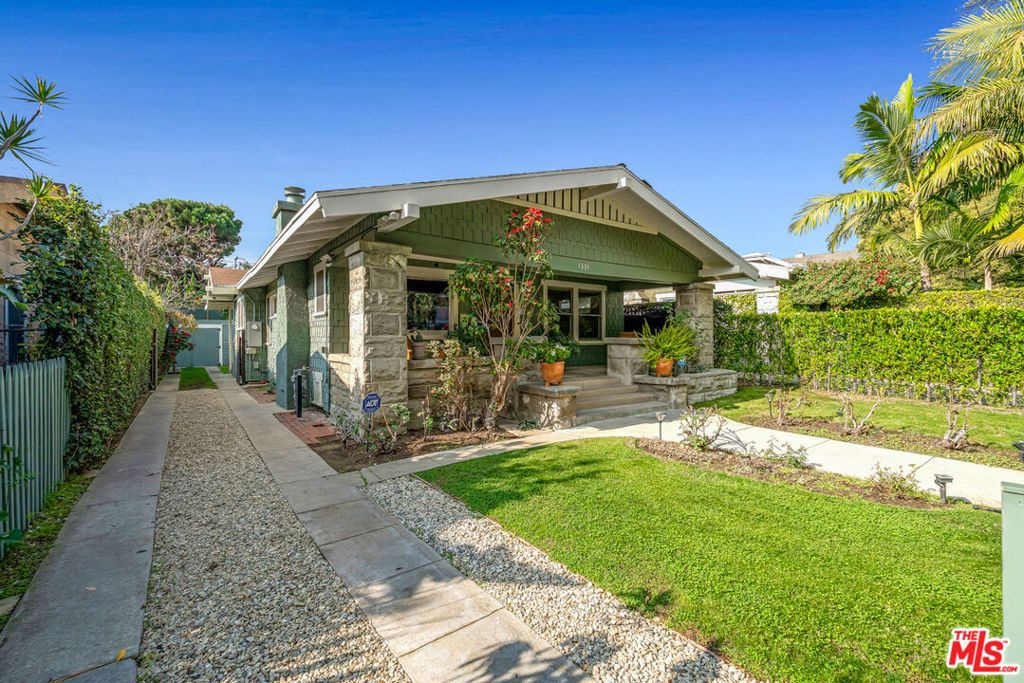 Image 5 of property listing at 1331 N Cherokee Avenue, Los Angeles, CA 90028
