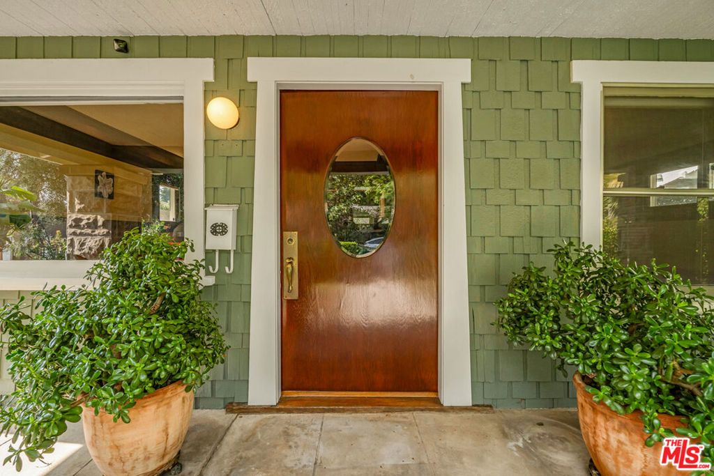 Image 6 of property listing at 1331 N Cherokee Avenue, Los Angeles, CA 90028