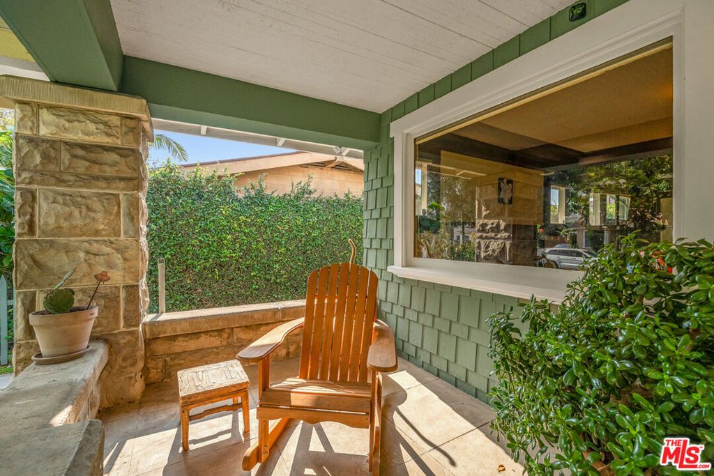 Image 7 of property listing at 1331 N Cherokee Avenue, Los Angeles, CA 90028