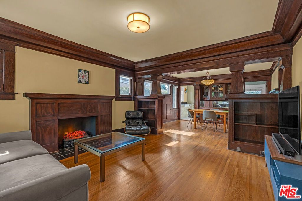 Image 9 of property listing at 1331 N Cherokee Avenue, Los Angeles, CA 90028