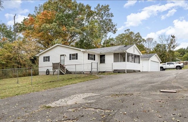 298 Tobacco Rd, Clarksville, TN 37042
