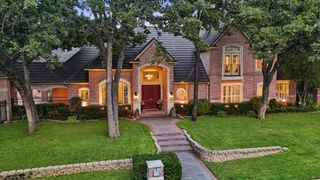 5009 Deerwood Park Drive, Arlington, TX 76017