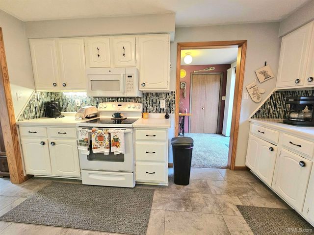 7405 Sunset S.75 Lane, Rapid River, MI 49878