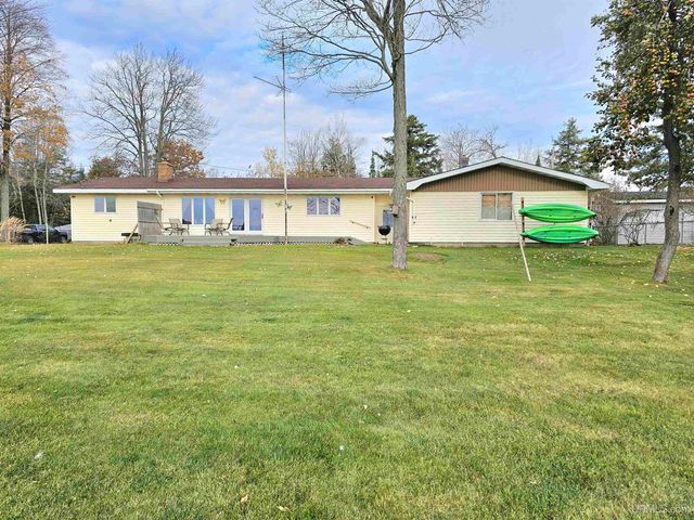 7405 Sunset S.75 Lane, Rapid River, MI 49878