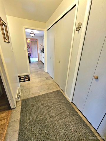 7405 Sunset S.75 Lane, Rapid River, MI 49878