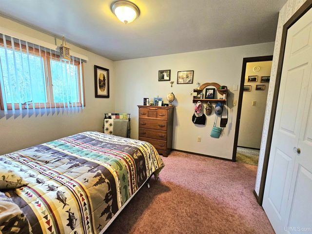 7405 Sunset S.75 Lane, Rapid River, MI 49878