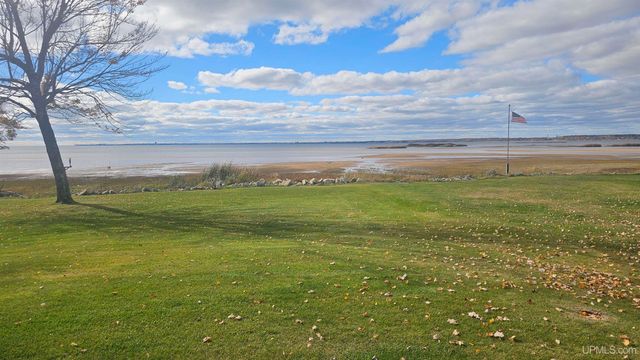 7405 Sunset S.75 Lane, Rapid River, MI 49878