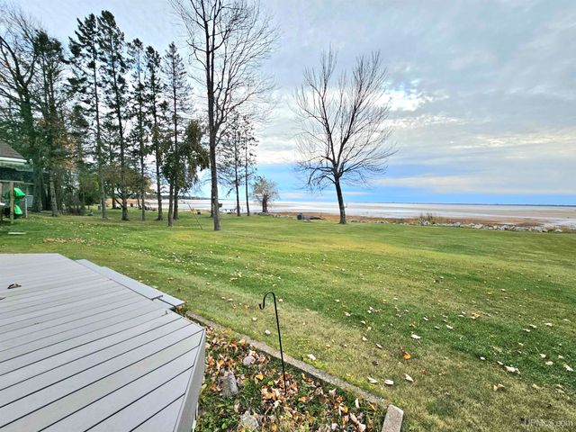 7405 Sunset S.75 Lane, Rapid River, MI 49878