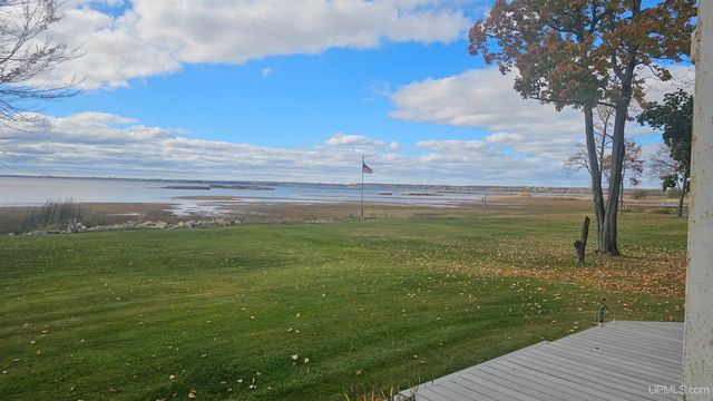 7405 Sunset S.75 Lane, Rapid River, MI 49878