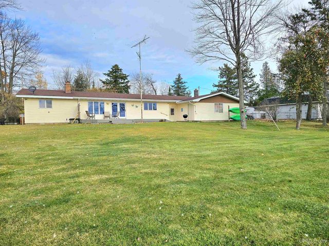 7405 Sunset S.75 Lane, Rapid River, MI 49878