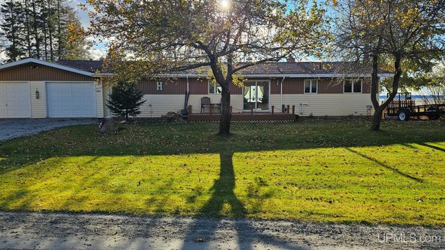 7405 Sunset S.75 Lane, Rapid River, MI 49878
