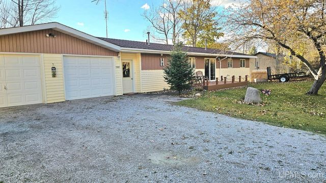 7405 Sunset S.75 Lane, Rapid River, MI 49878
