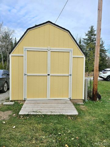 7405 Sunset S.75 Lane, Rapid River, MI 49878