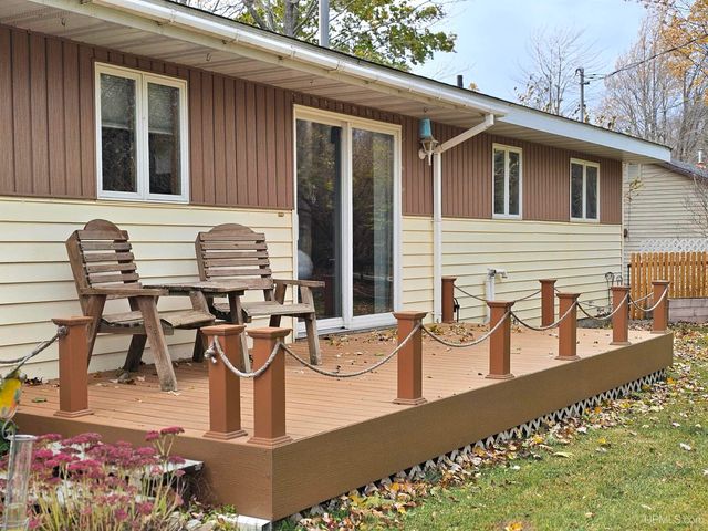 7405 Sunset S.75 Lane, Rapid River, MI 49878