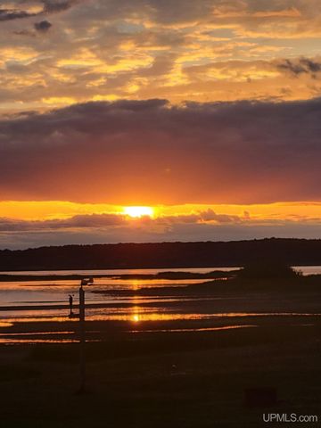 7405 Sunset S.75 Lane, Rapid River, MI 49878