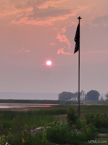 7405 Sunset S.75 Lane, Rapid River, MI 49878