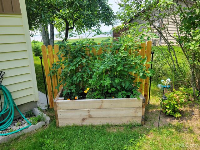 7405 Sunset S.75 Lane, Rapid River, MI 49878