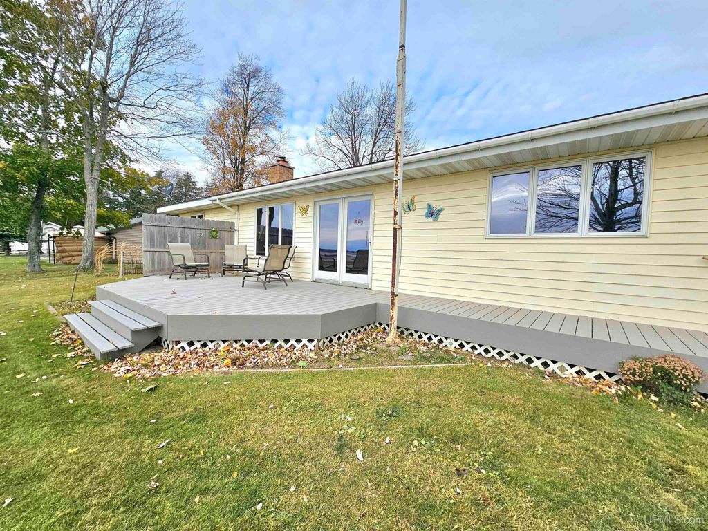 7405 Sunset S.75 Lane, Rapid River, MI 49878