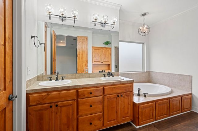 2951 Dry Hollow Drive, Kerrville, TX 78028