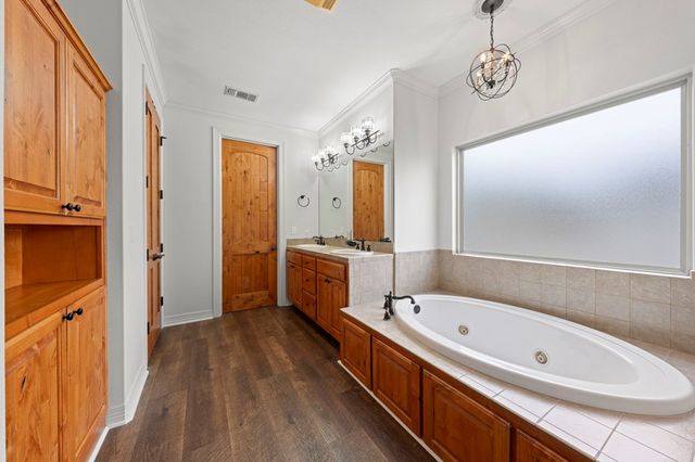 2951 Dry Hollow Drive, Kerrville, TX 78028