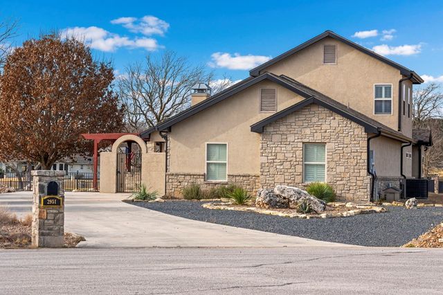 2951 Dry Hollow Drive, Kerrville, TX 78028